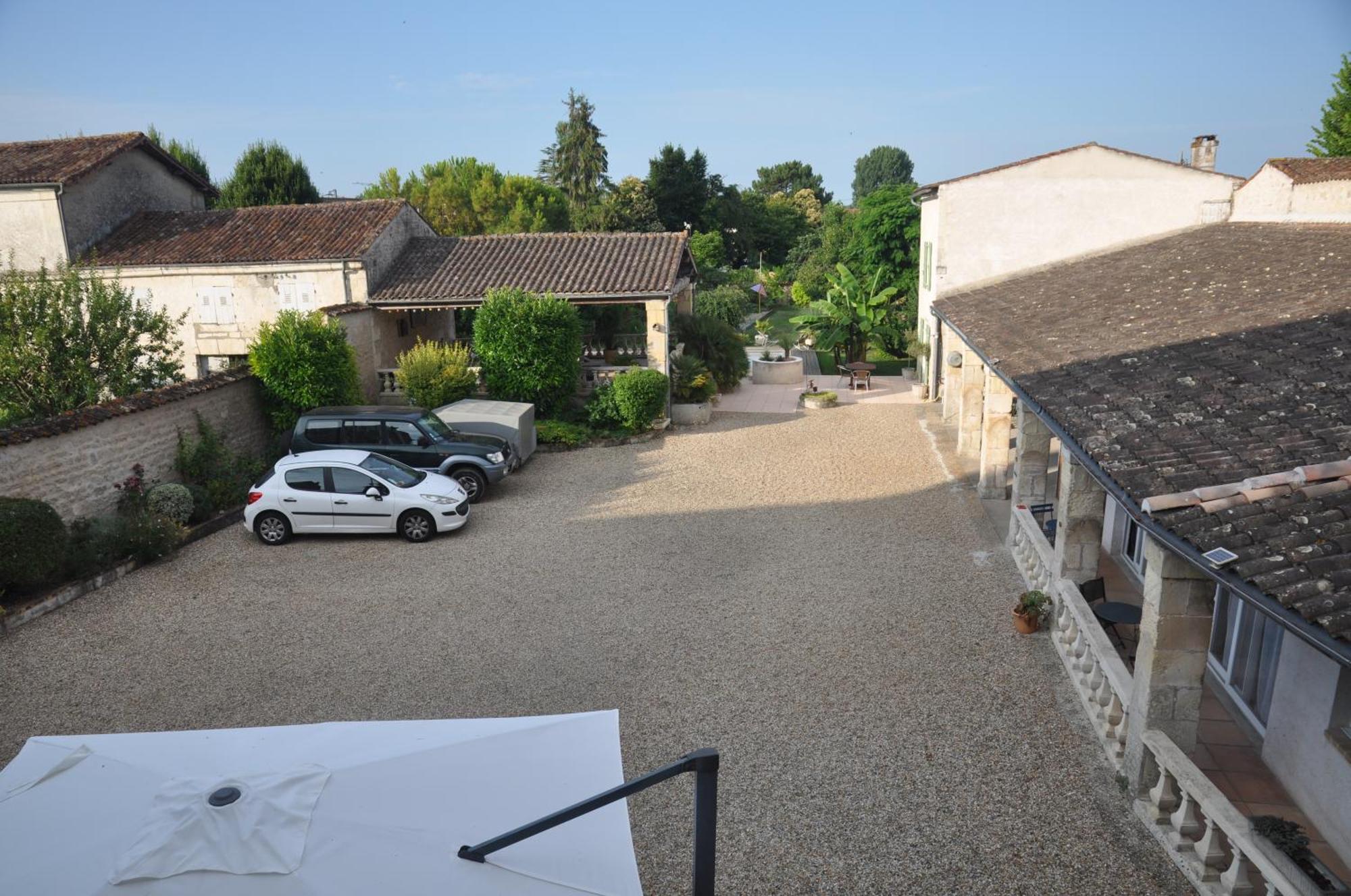 Le Hangar Saint-Jean-dʼAngély Exterior foto